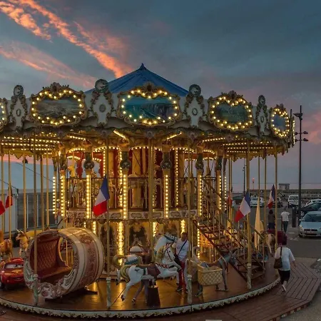 Idéalement Situé Le Les Locations Isahora Sont Aussi à 2 Pas Du Château D'eu, Des Falaises Du Tréport, De Mers Les Bains Et Aux Portes De La Baie De Somme *