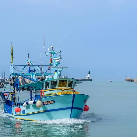Idéalement Situé Le Les Locations Isahora Sont Aussi à 2 Pas Du Château D'eu, Des Falaises Du Tréport, De Mers Les Bains Et Aux Portes De La Baie De Somme Eu (Sena Marítimo)
