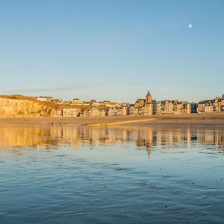 Idéalement Situé Le Les Locations Isahora Sont Aussi à 2 Pas Du Château D'eu, Des Falaises Du Tréport, De Mers Les Bains Et Aux Portes De La Baie De Somme Eu (Sena Marítimo)