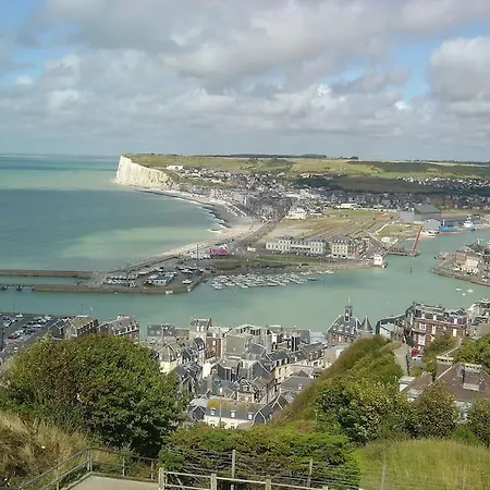 Apartamento Idéalement Situé Le Les Locations Isahora Sont Aussi à 2 Pas Du Château D'eu, Des Falaises Du Tréport, De Mers Les Bains Et Aux Portes De La Baie De Somme