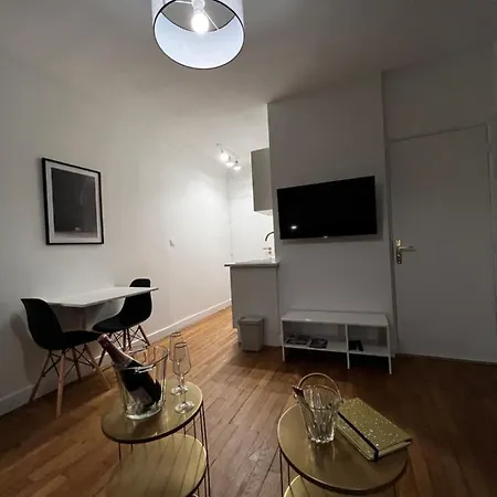 Idéalement Situé Le Les Locations Isahora Sont Aussi à 2 Pas Du Château D'eu, Des Falaises Du Tréport, De Mers Les Bains Et Aux Portes De La Baie De Somme *