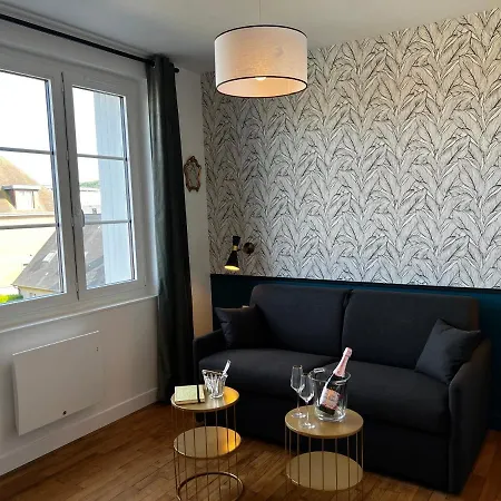 Idéalement Situé Le Les Locations Isahora Sont Aussi à 2 Pas Du Château D'eu, Des Falaises Du Tréport, De Mers Les Bains Et Aux Portes De La Baie De Somme Eu (Sena Marítimo)